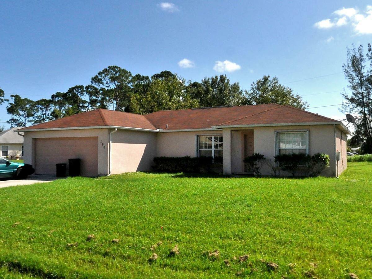 Property Photo:  790 SE Lighthouse Avenue  FL 34983 