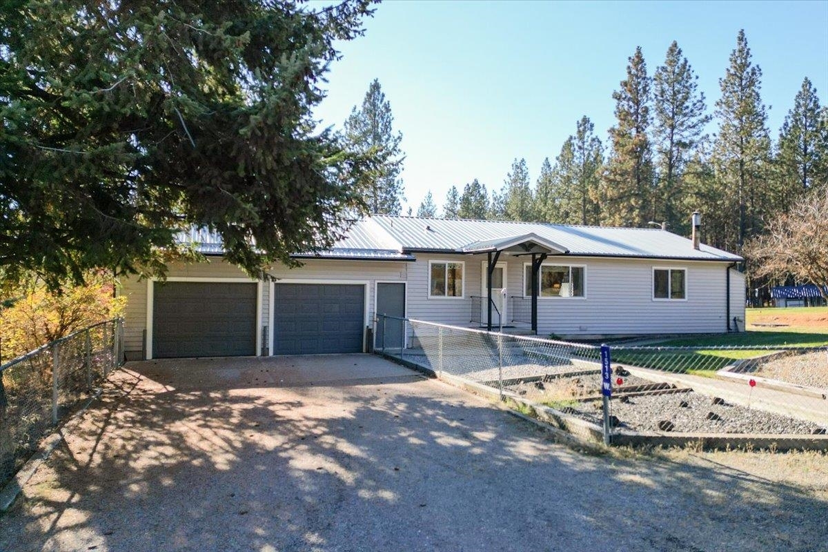 Property Photo: 1513 W Ponderosa Dr WA 99224