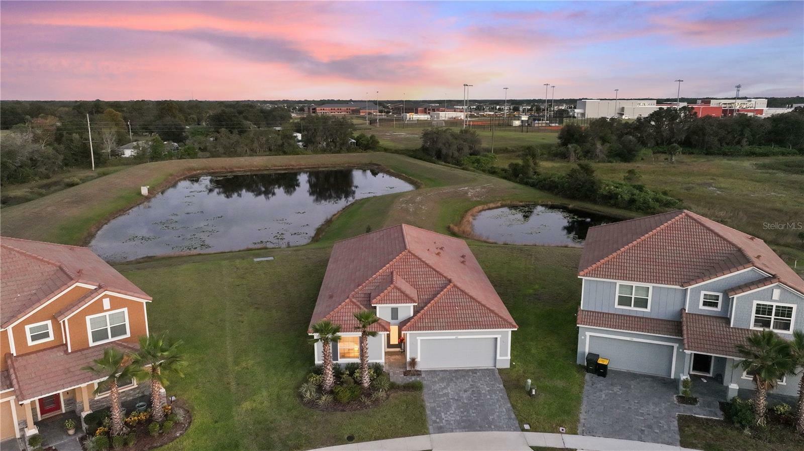 Property Photo: 1127 Oak Bluff Drive FL 33837