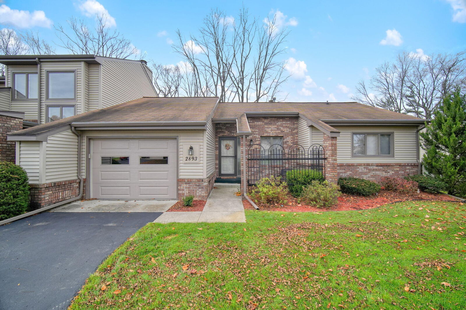 Property Photo:  2893 S Wood Dale Drive  MI 49203 