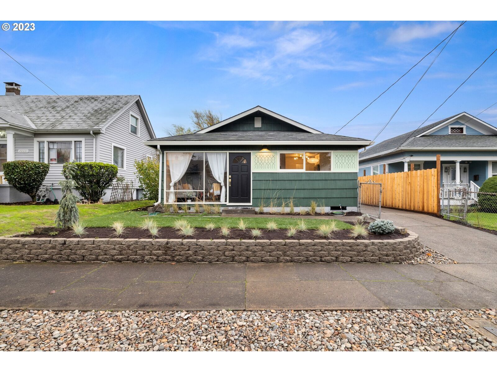 Property Photo: 5430 SE Bush St OR 97206