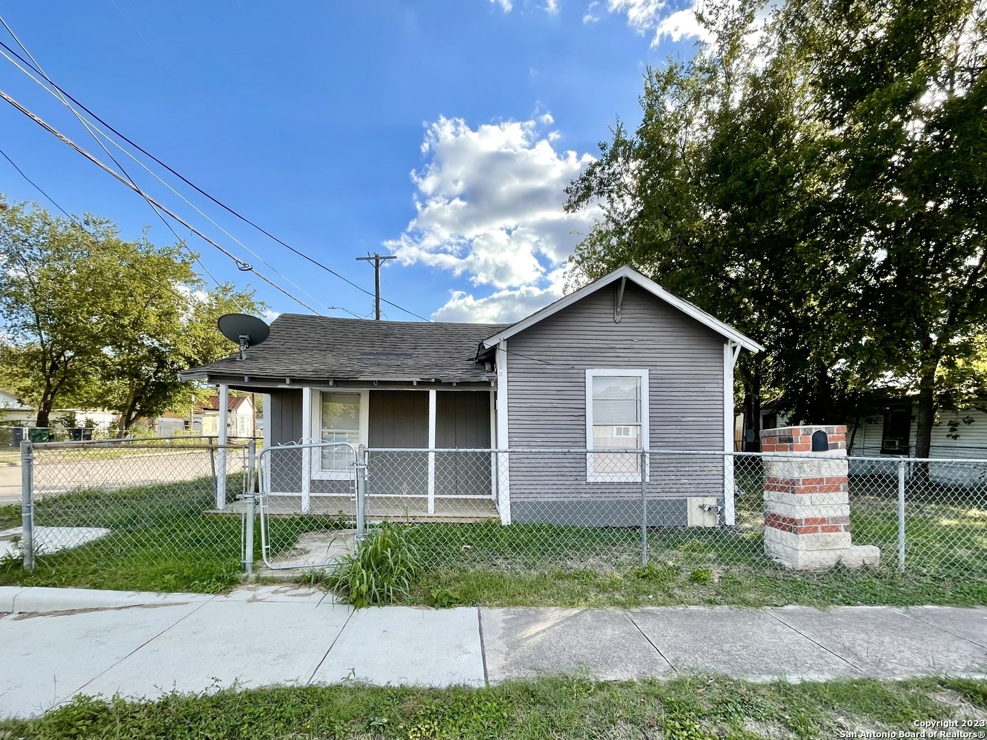 Property Photo:  1900 San Luis St  TX 78207 