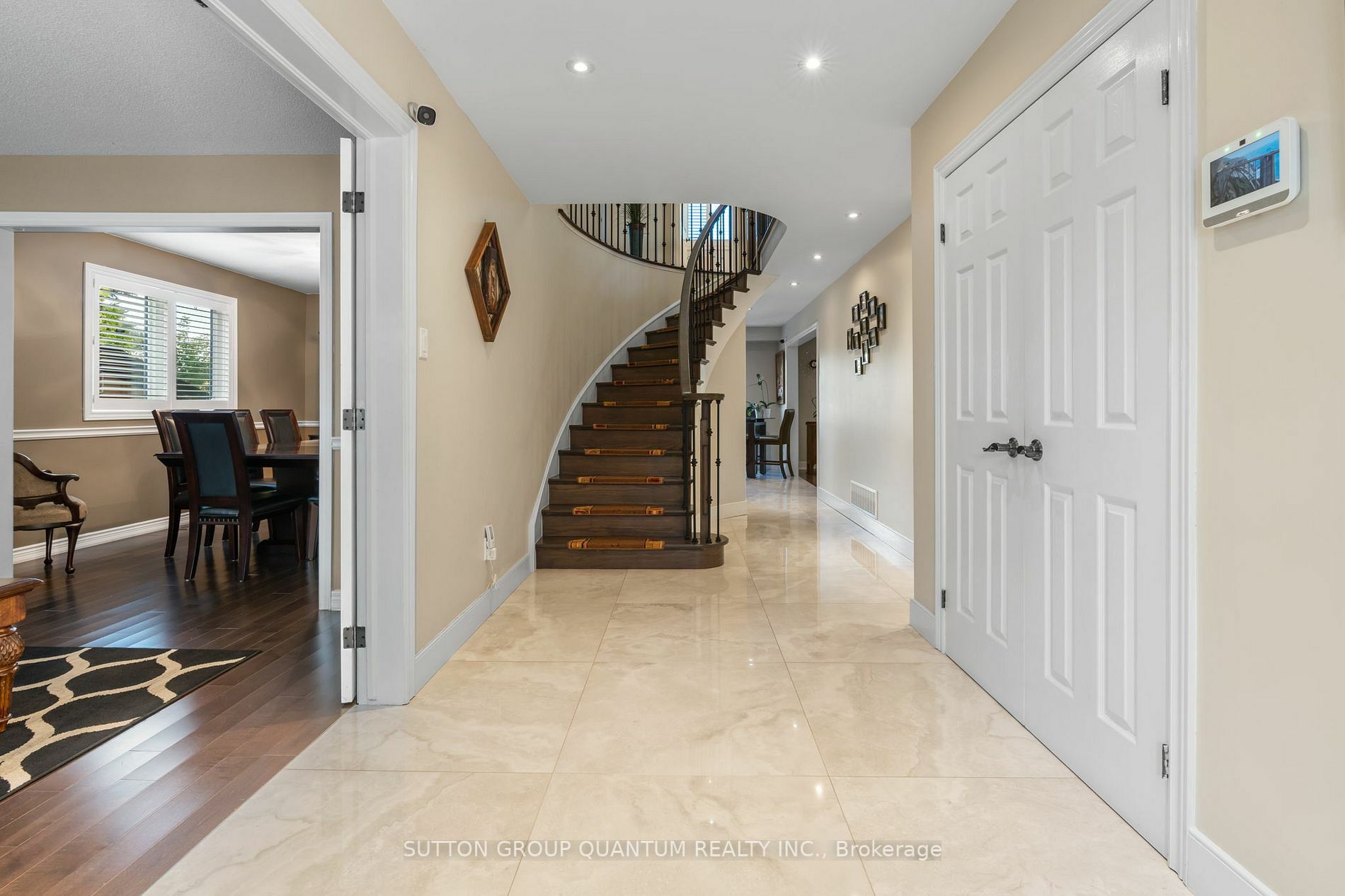 Property Photo: 102 Seaton Place Dr ON L8E4A6