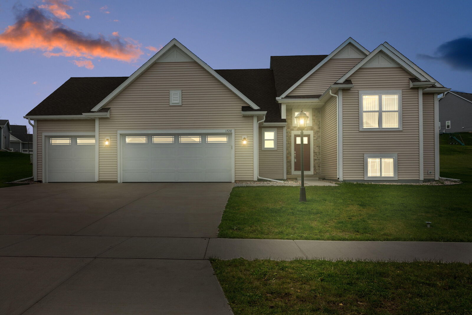 Property Photo: 1728 Boulder Pass WI 53074