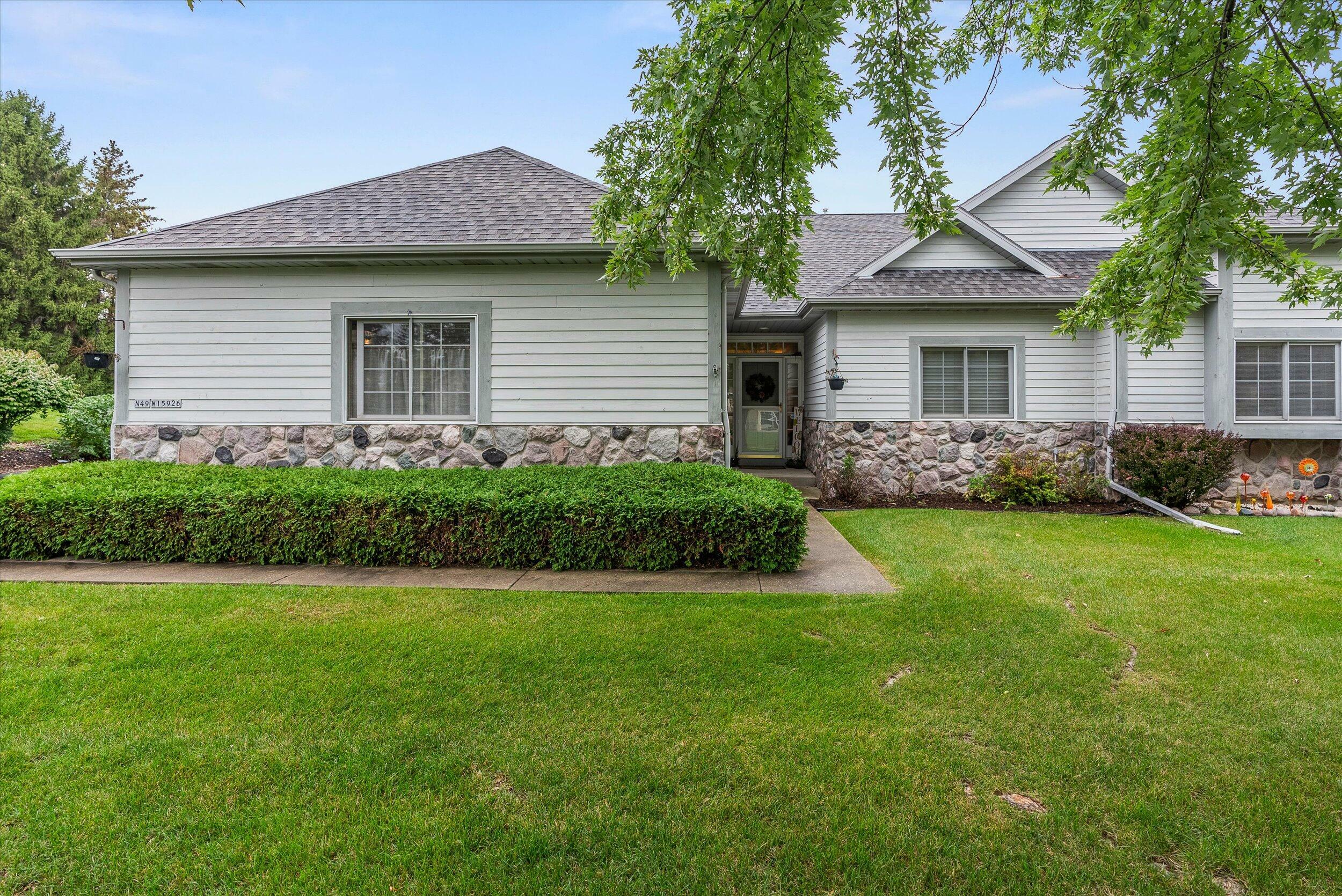 Property Photo: N49w15926 Lone Oak Ln 2 WI 53051