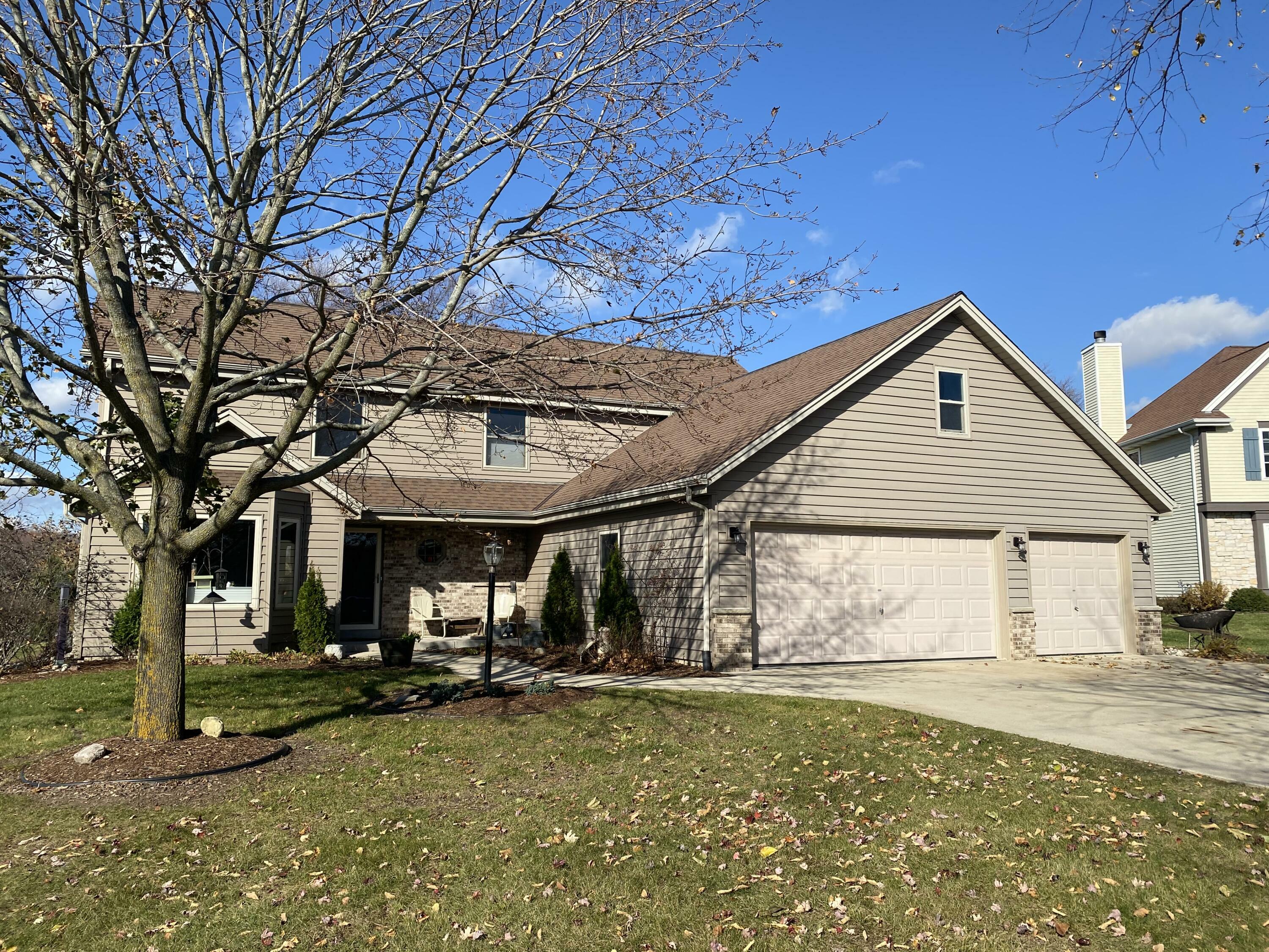 Property Photo: 2608 Upper Forest Ln WI 53090