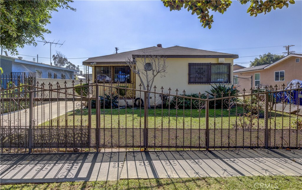 Property Photo:  404 W 95th Street  CA 90003 