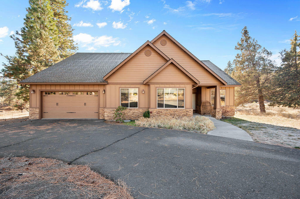 Property Photo:  1096 Timber Ridge  OR 97601 