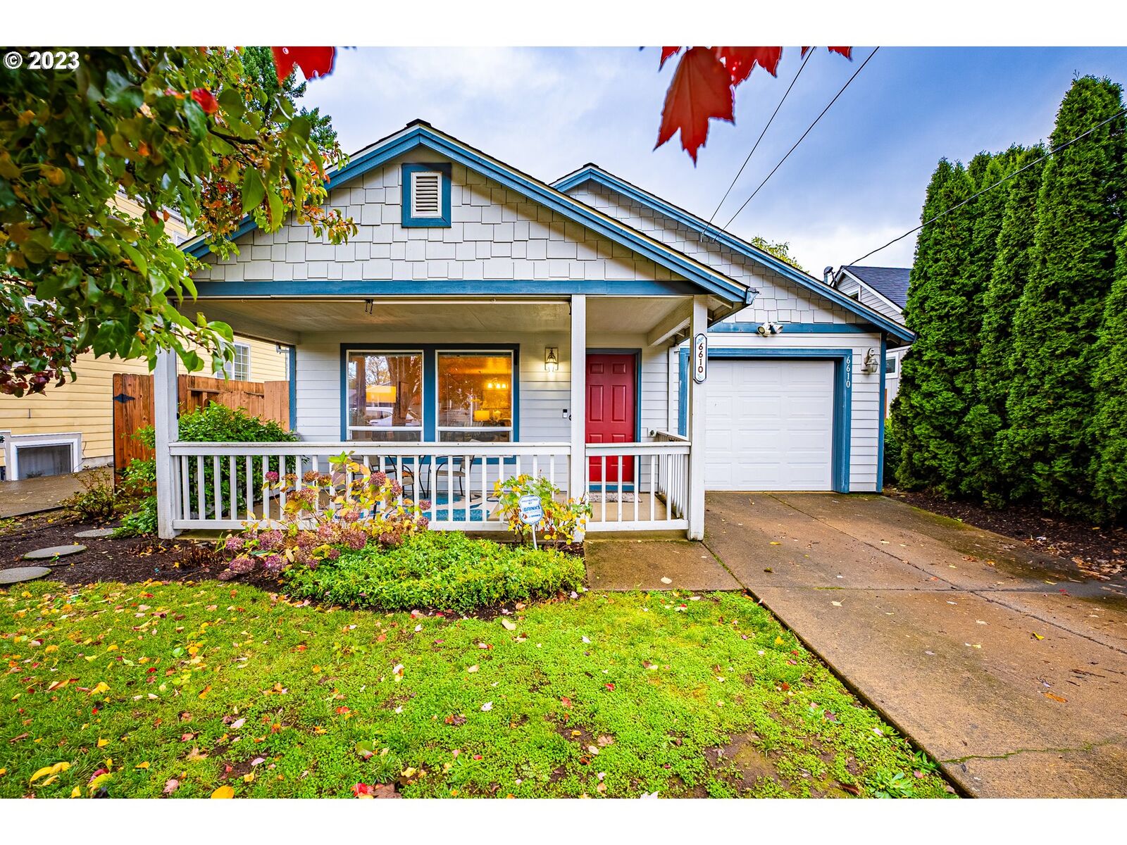 Property Photo: 6610 SE 69th Ave OR 97206