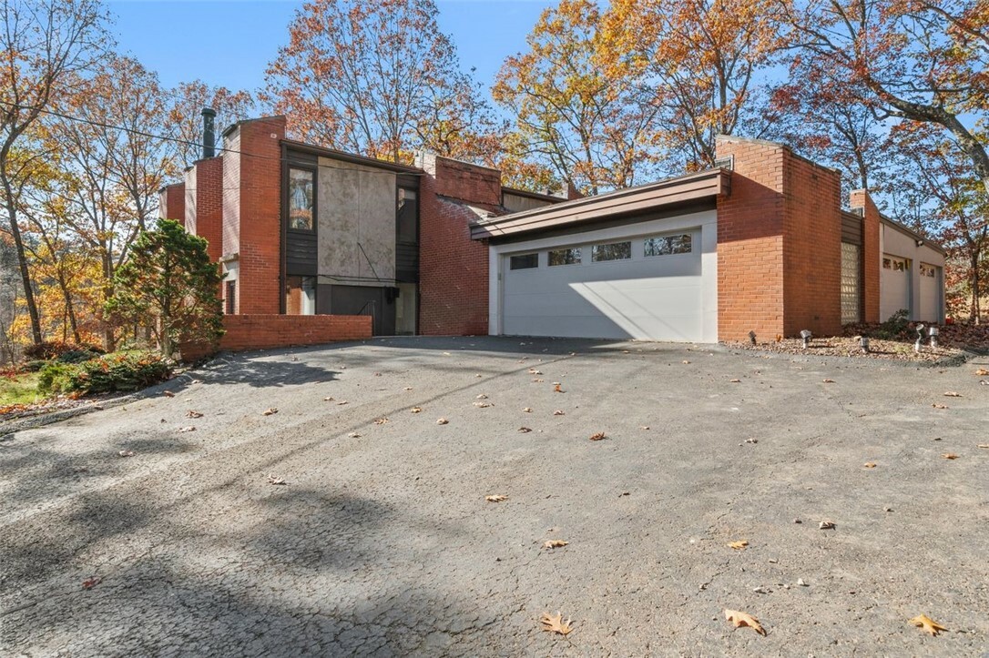 Property Photo:  252 Geneva Drive  PA 15001 