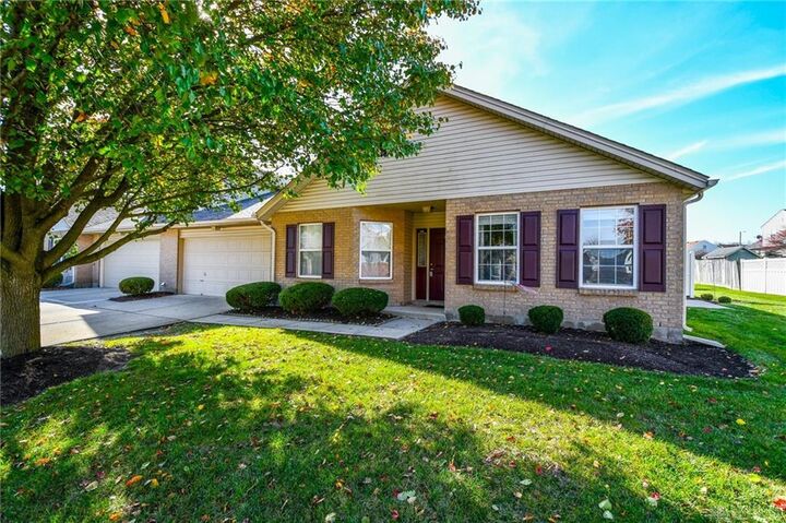 4055 Twin Lakes Circle  Englewood OH 45315 photo