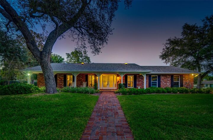 Property Photo:  2862 Saber Drive  FL 33759 
