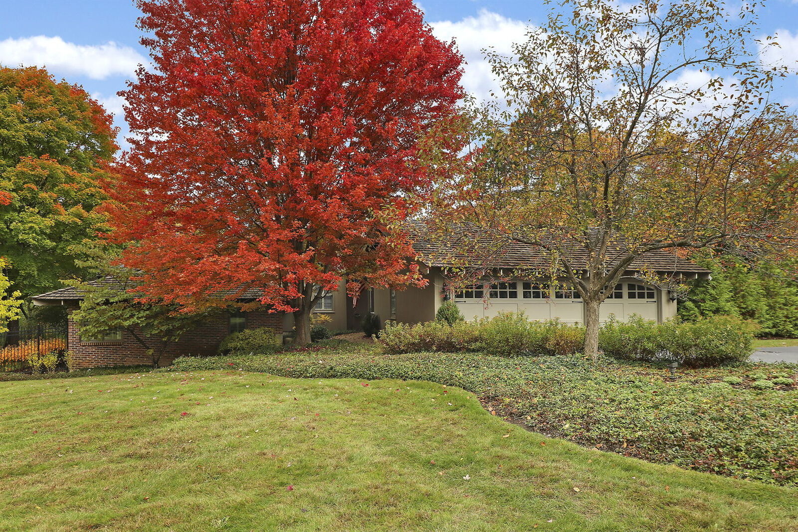 Property Photo: 7 Sara Lane IL 60010