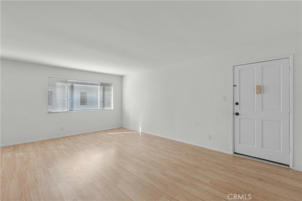 Property Photo:  18547 Collins Street B22  CA 91356 