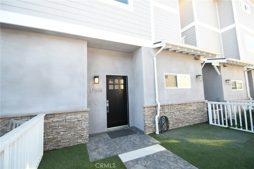 Property Photo:  17506 Van Ness Avenue  CA 90504 