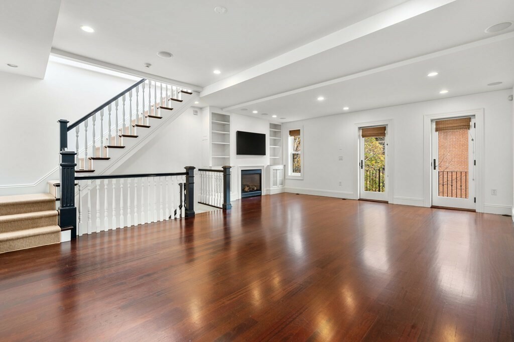 Property Photo:  29 Greenwich Park 2  MA 02116 