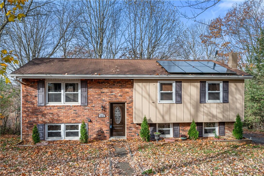 Property Photo:  813 Allison Dr  PA 15052 