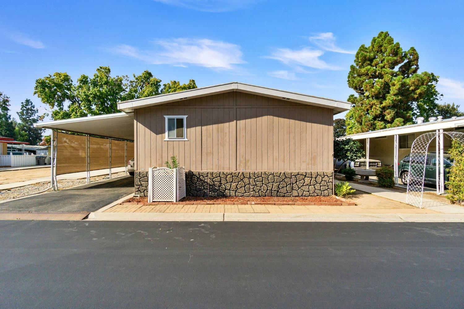 Property Photo:  2706 W Ashlan Avenue 205  CA 93705 