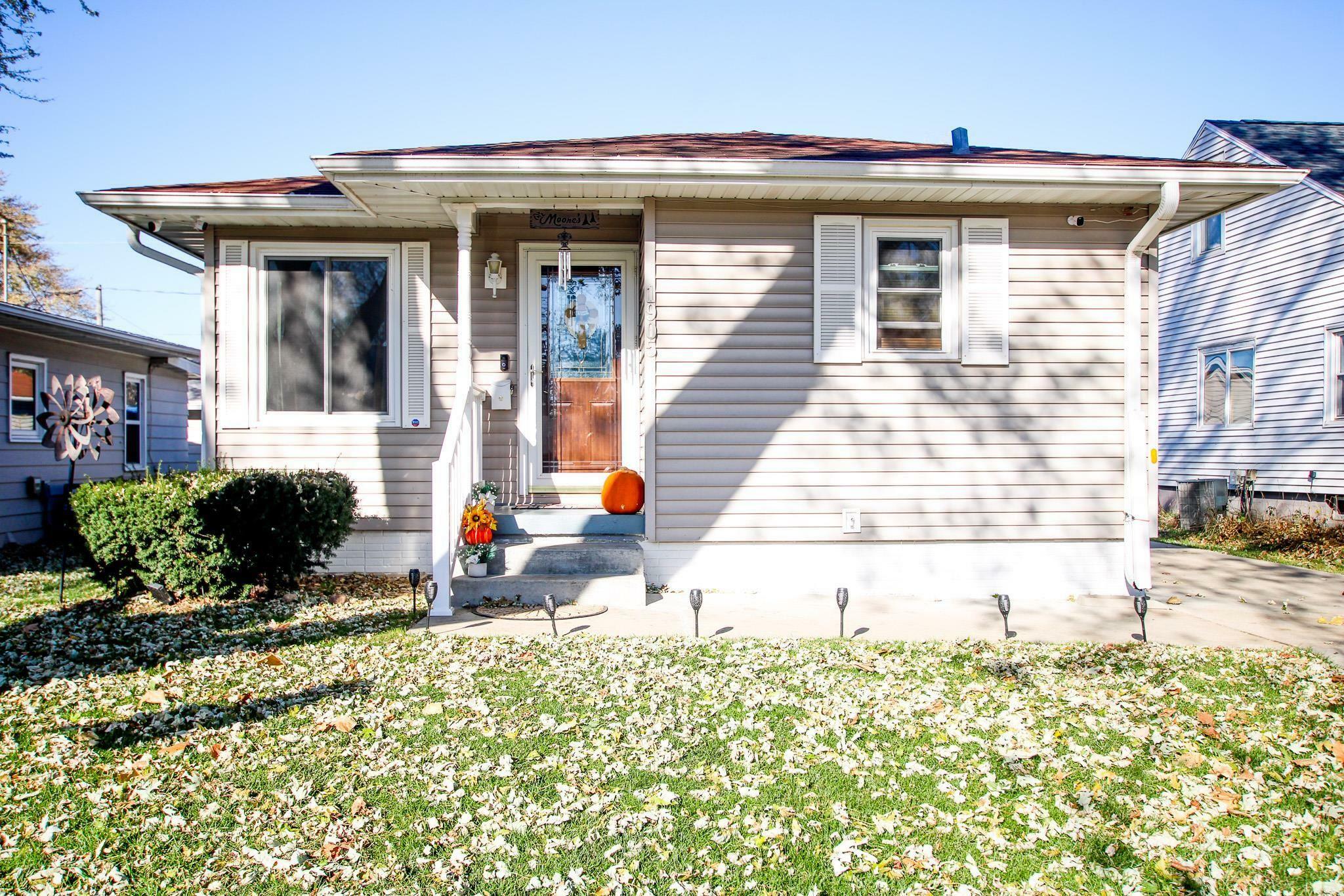 Property Photo:  1905 Locke Avenue  IA 50702 