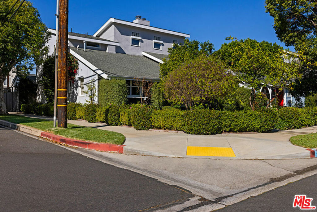 Property Photo:  5503 Buffalo Avenue  CA 91401 