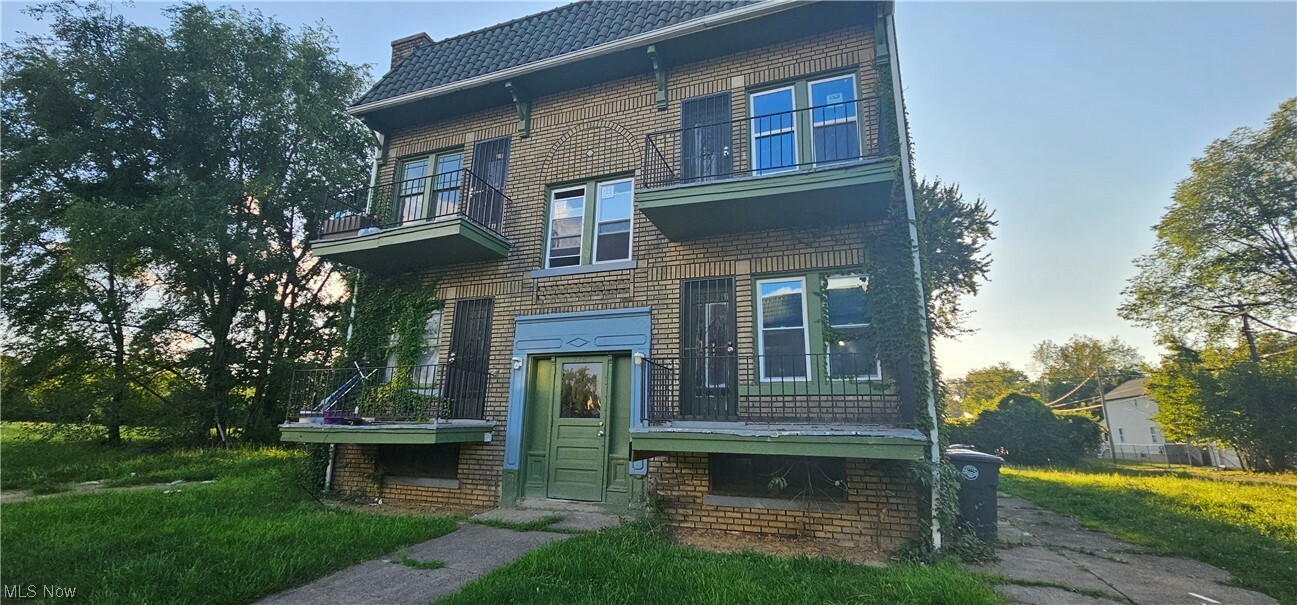 Property Photo: 718 E 124th Street OH 44108