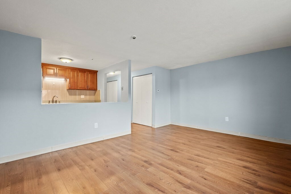 Property Photo:  215 Winter St 5S  MA 02188 