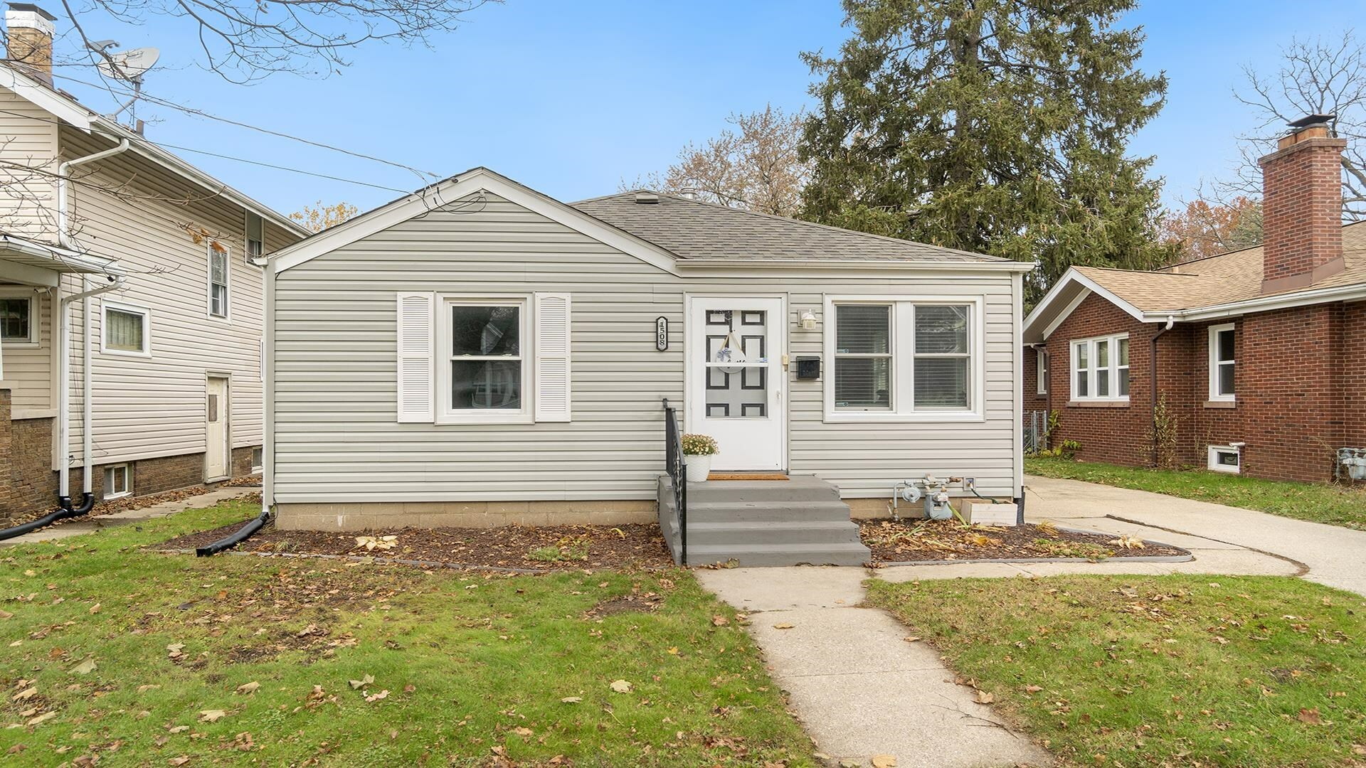 Property Photo:  1508 Greenwood Avenue  IL 61107 