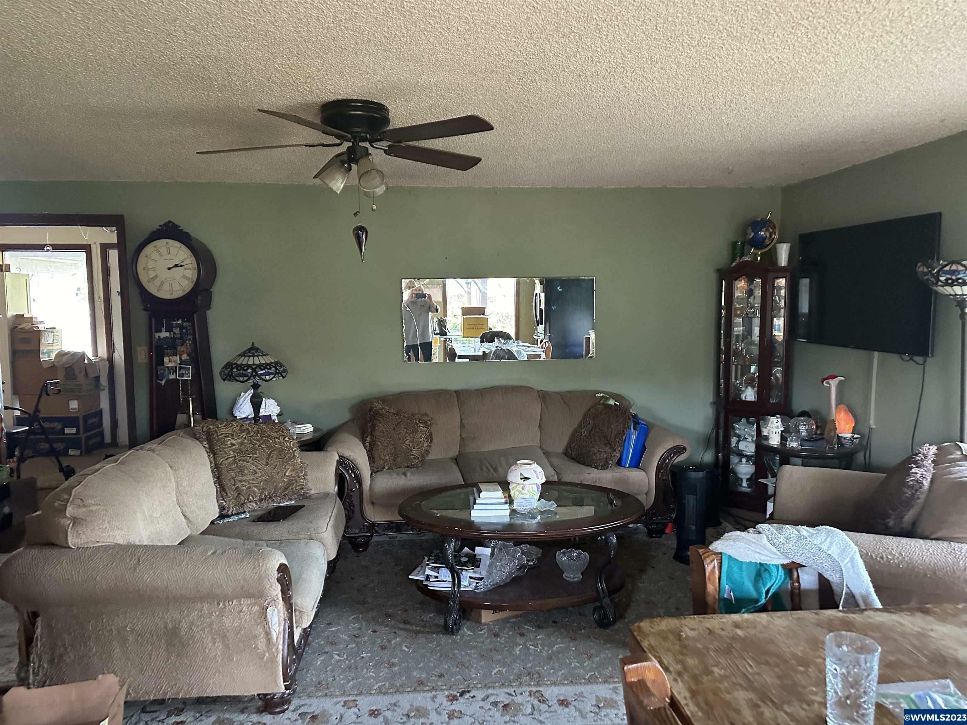 Property Photo: 6796 Fenwick Ct N OR 97303