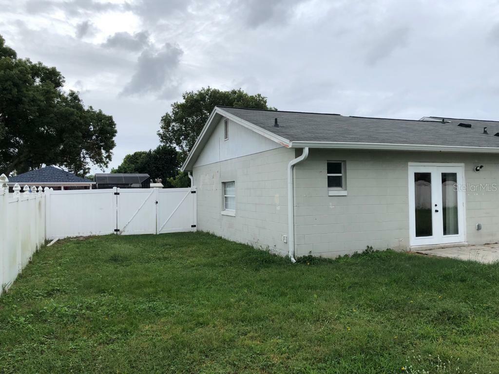 Property Photo: 127 Toluca Drive FL 34743