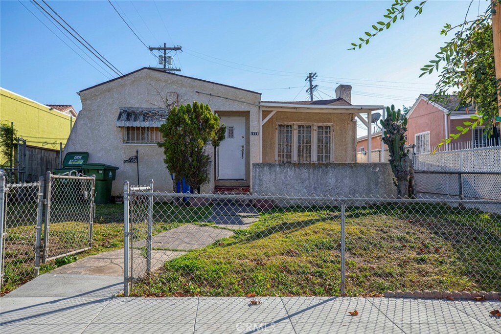 Property Photo:  1814 W 68th Street  CA 90047 