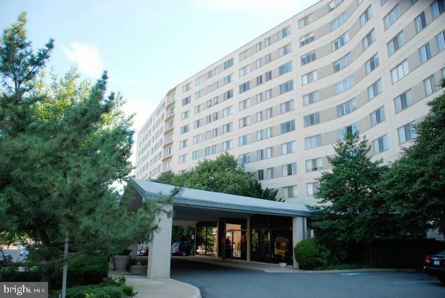 Property Photo: 1200 N Nash Street 506 VA 22209