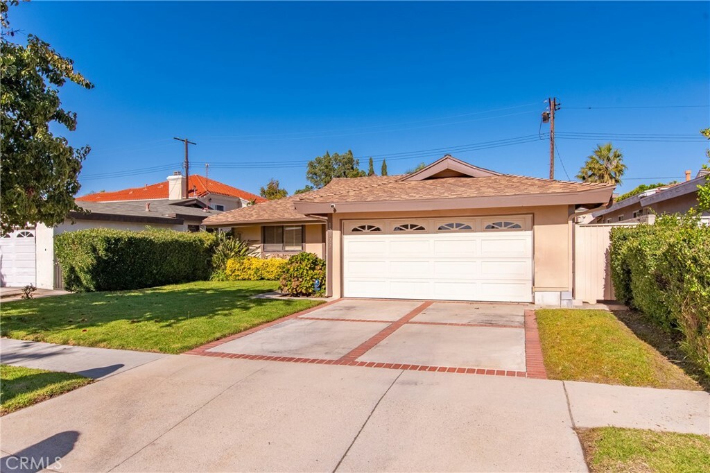 Property Photo:  12929 Lull Street  CA 91605 