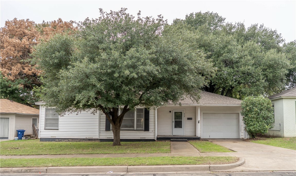 Property Photo:  612 Camp Drive  TX 76710 