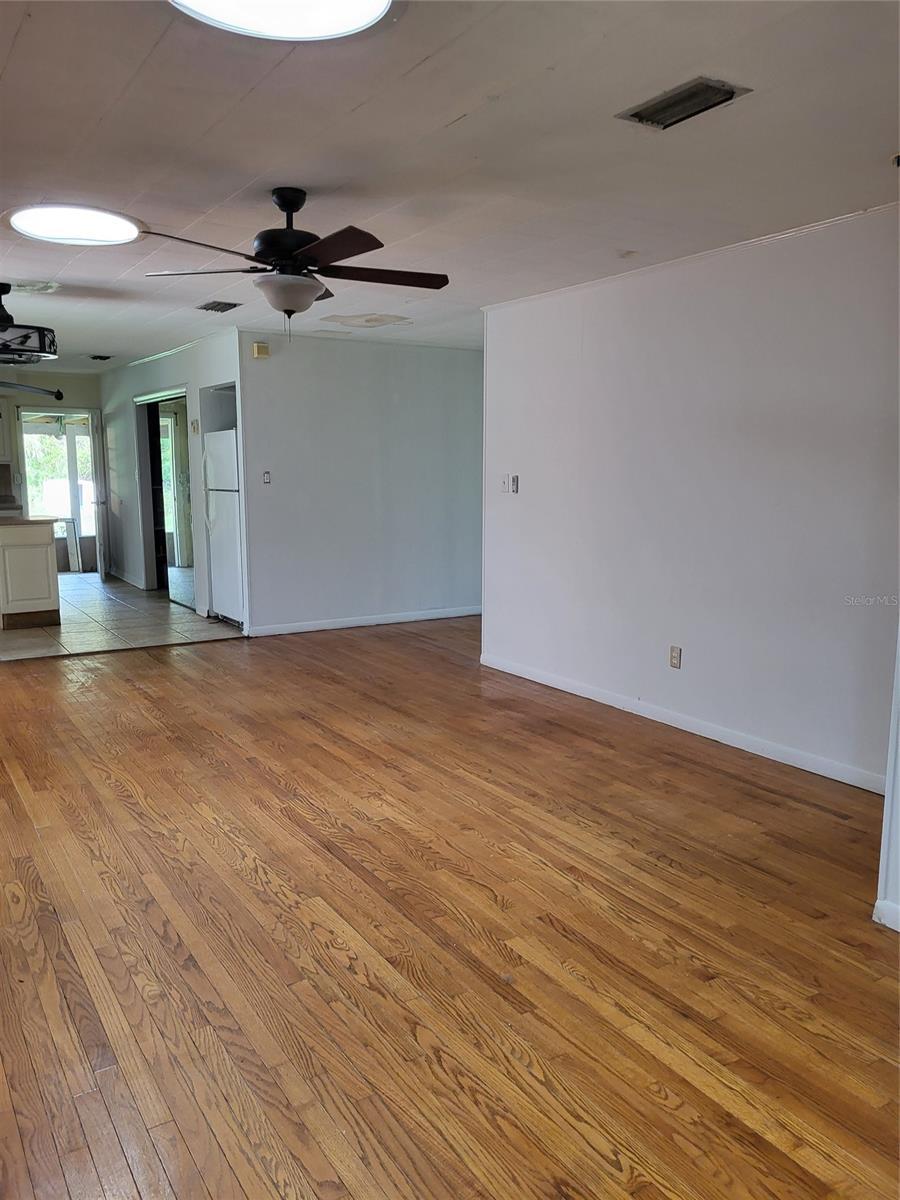 Property Photo: 1290 Kenard Street FL 32168