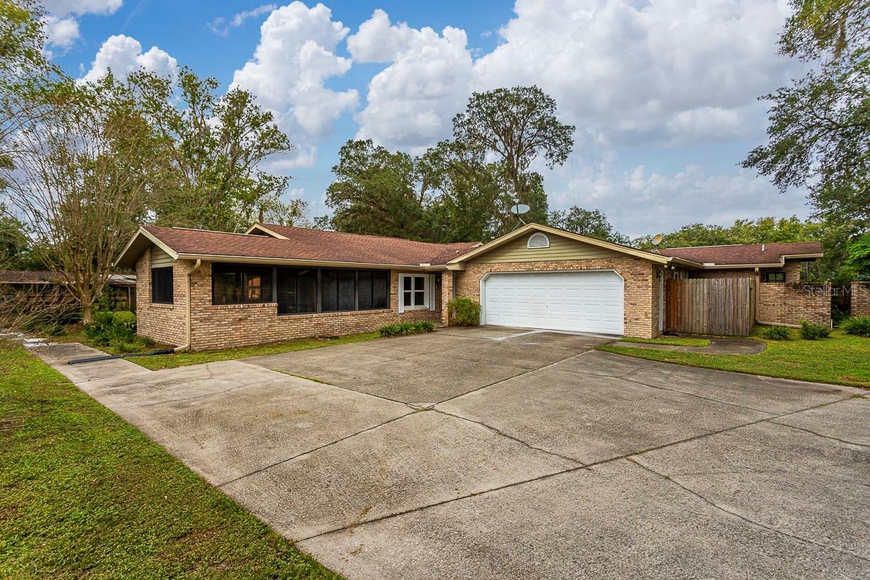 Property Photo:  1444 Manor Way  FL 32720 