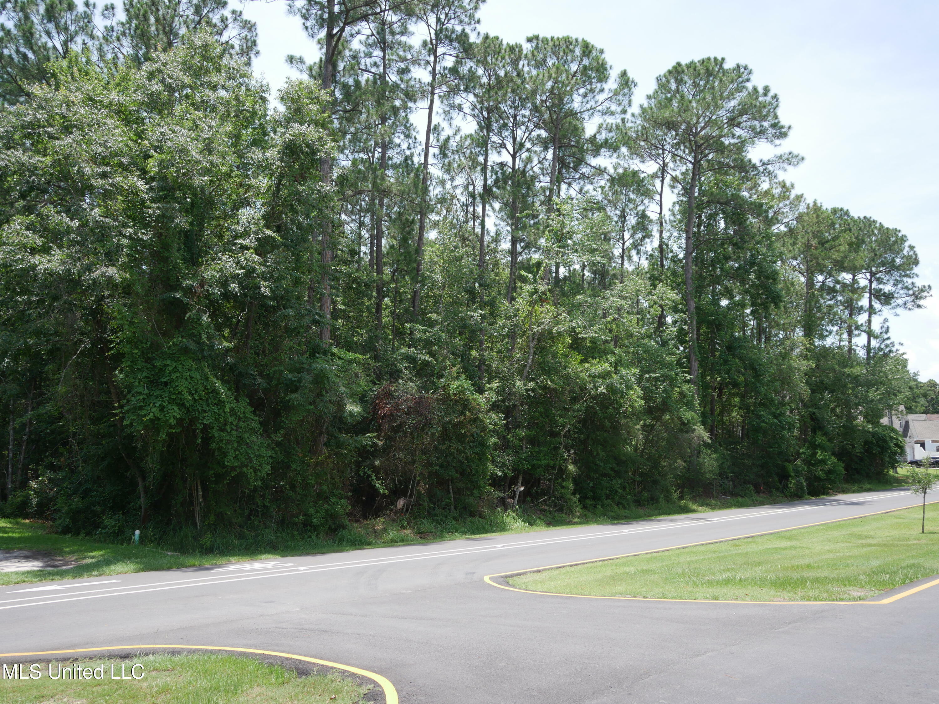 Property Photo:  85537 W Diamondhead Drive  MS 39525 