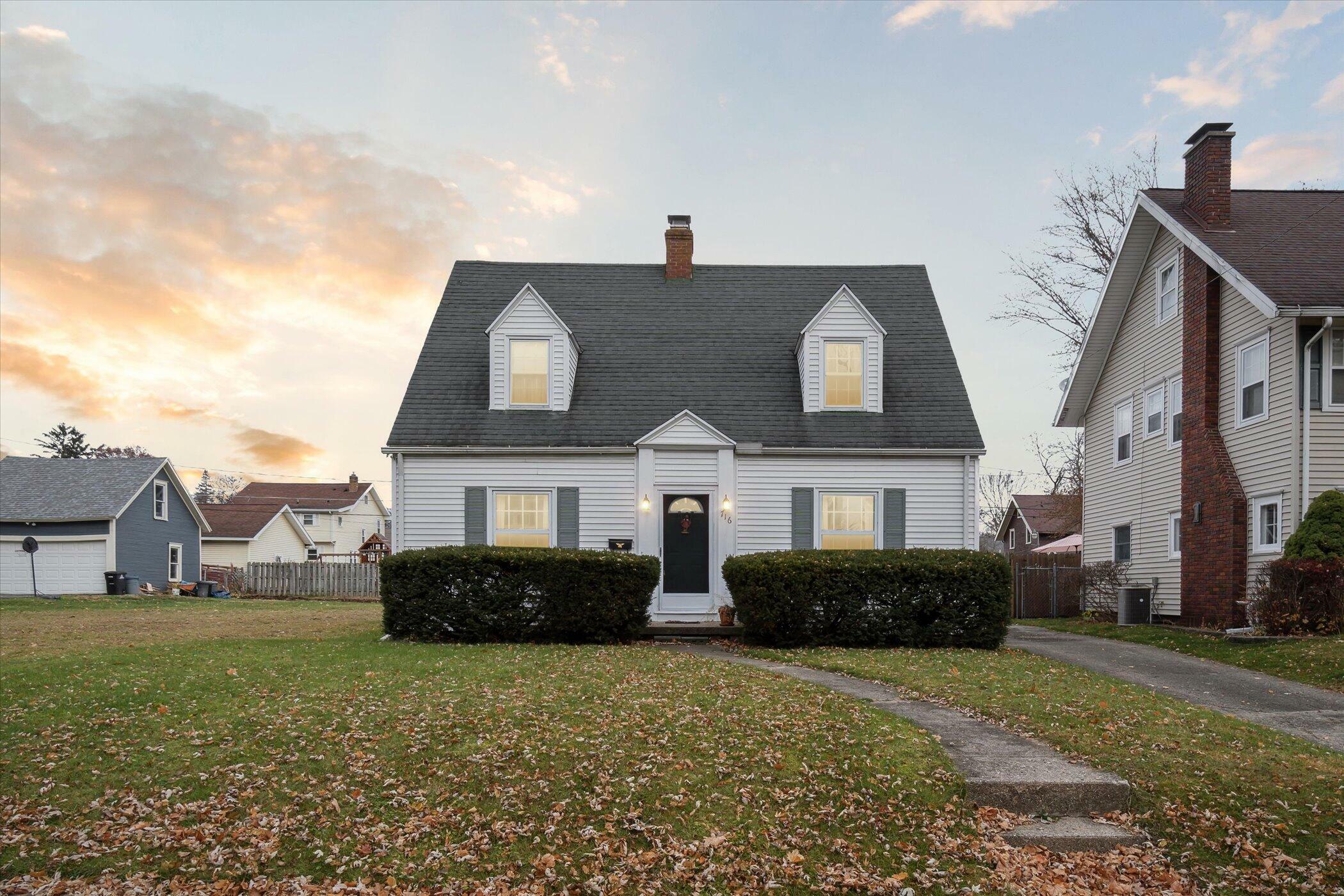 Property Photo:  716 Woodfield Drive  MI 49203 