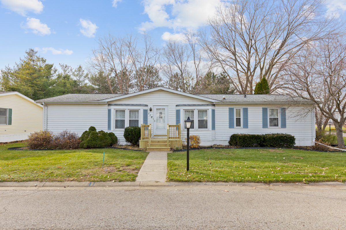 Property Photo:  118 Seneca Trail  IL 60152 