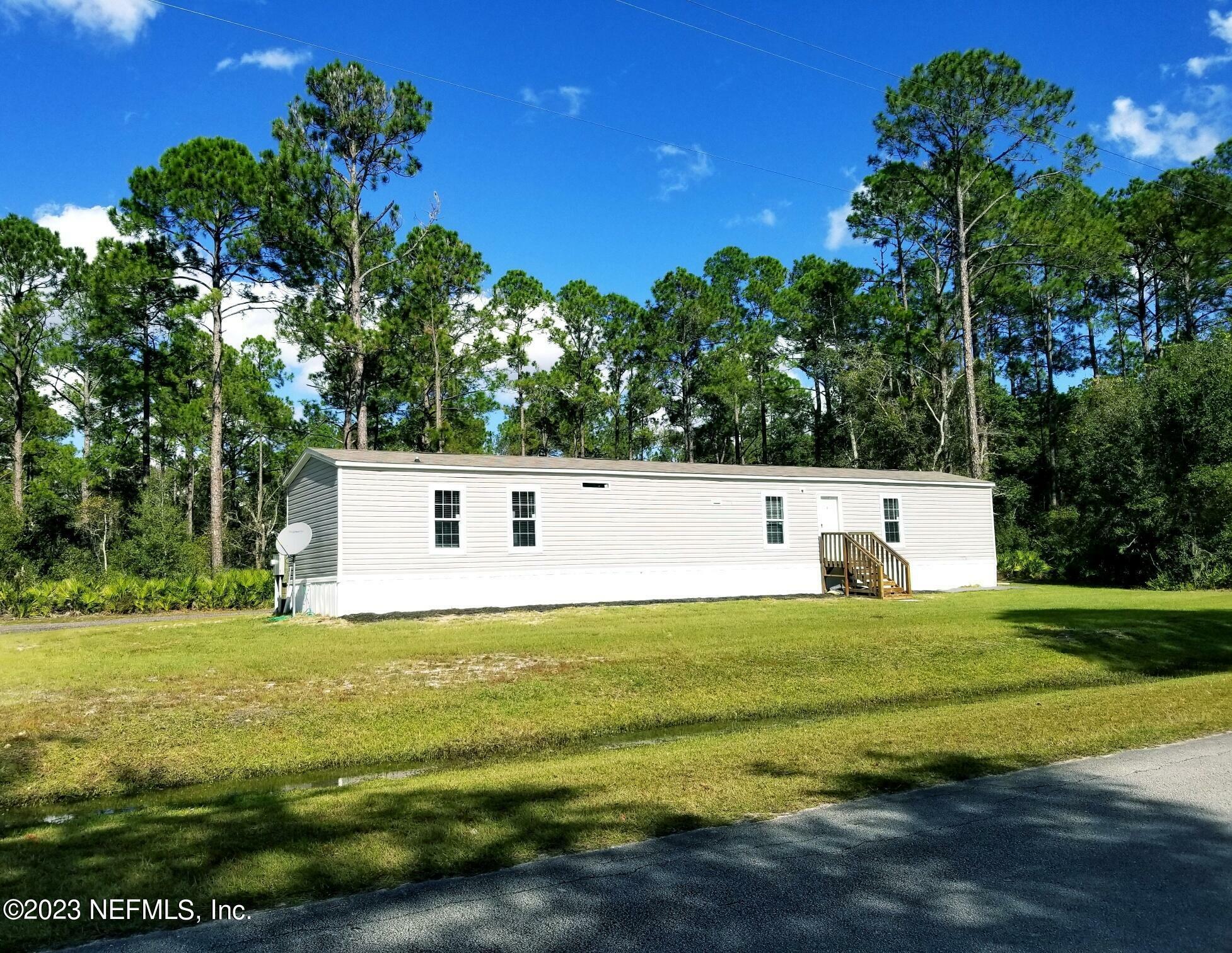 Property Photo: 100 Mimosa Street FL 32139