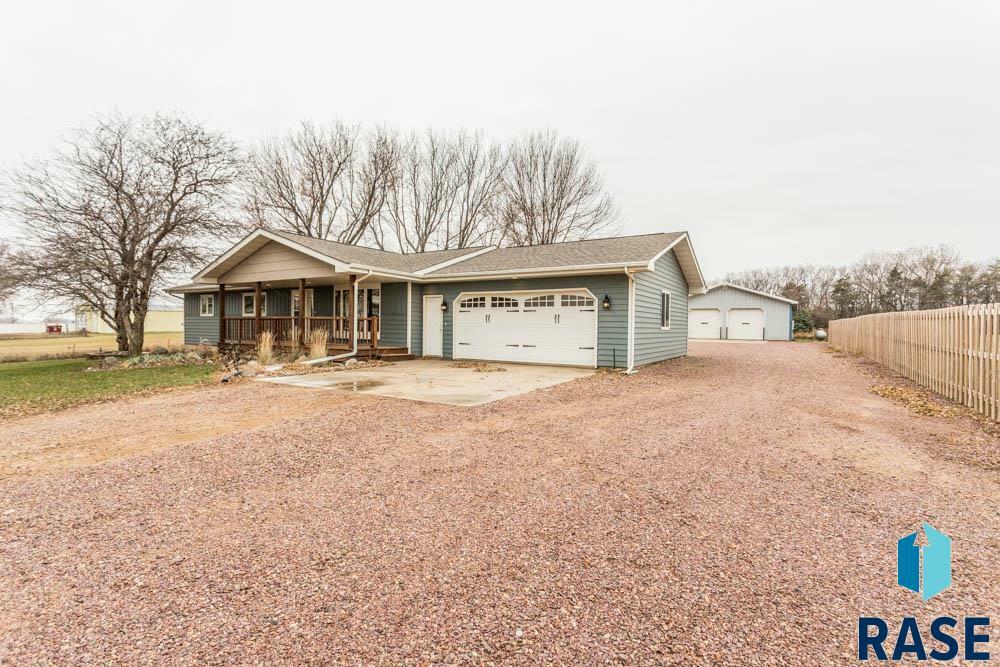 Property Photo: 26991 S Southeastern Ave SD 57108