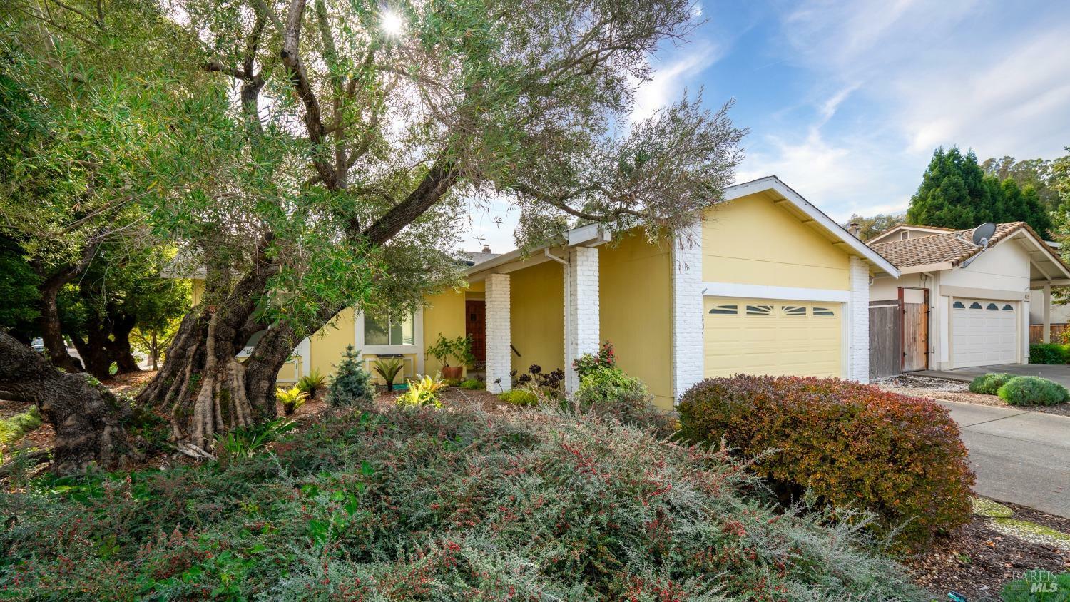 Property Photo: 401 Clearview Place CA 94952