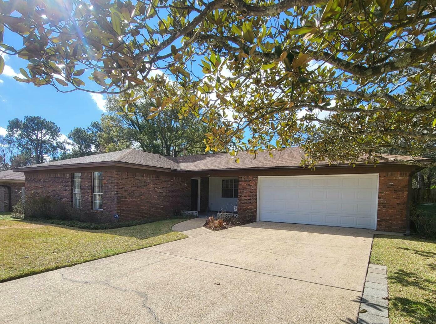 Property Photo:  612 Burgundy Lane  FL 32547 