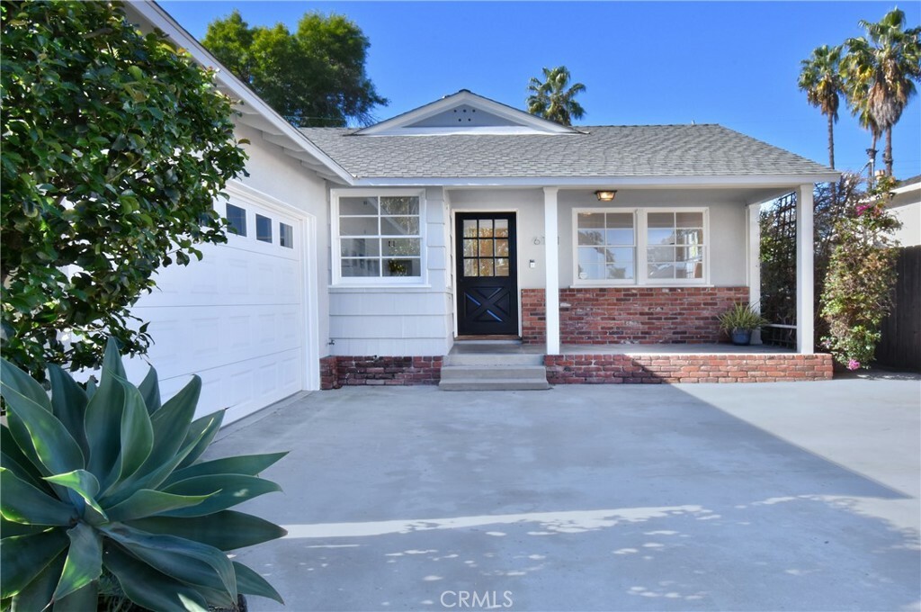 Property Photo:  6161 Costello Avenue  CA 91401 