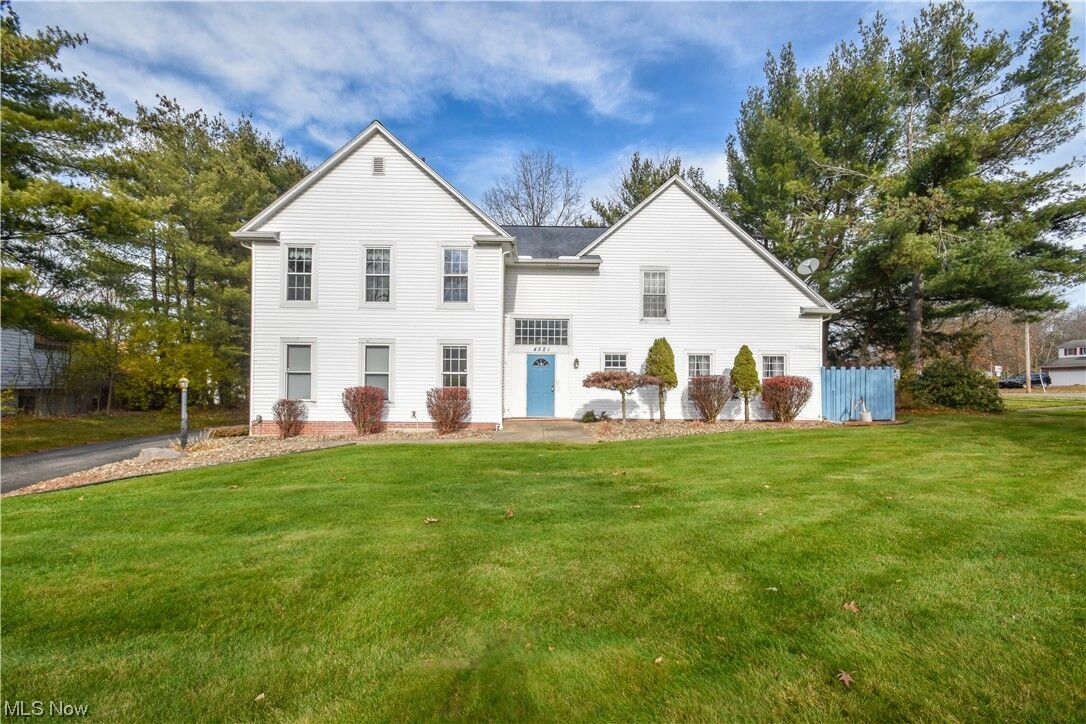 Property Photo: 4521 Devonshire Drive 2 OH 44512