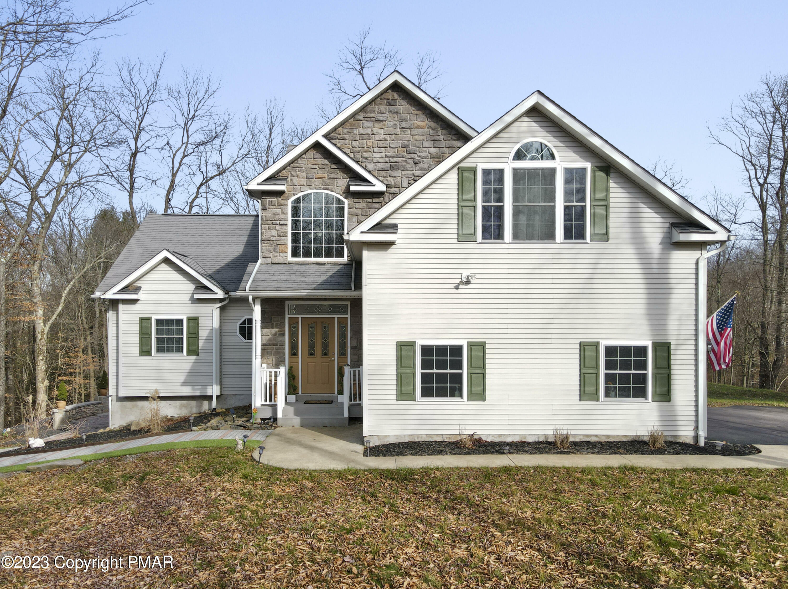 Property Photo:  115 Lehigh River Court  PA 18424 