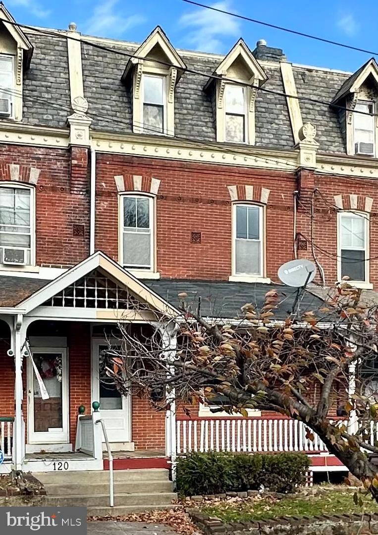 Property Photo:  122 Hunter Street  NJ 08096 