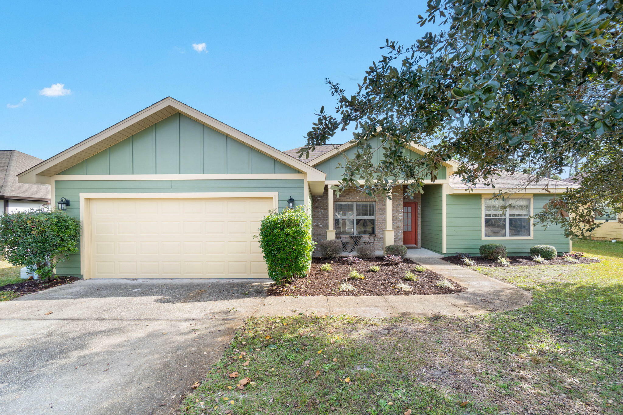Property Photo: 2728 Lakes Edge Lane FL 32566