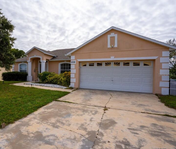 Property Photo: 8018 Lake Park Estates Boulevard FL 32818