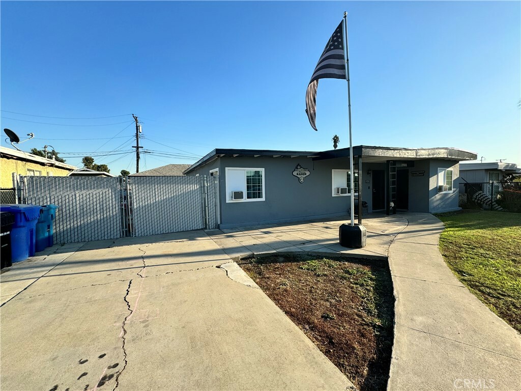 Property Photo:  8908 Greenleaf Avenue  CA 90602 