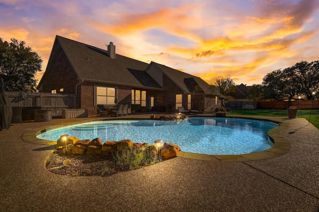 Property Photo: 119 Tanglewood Drive TX 76008